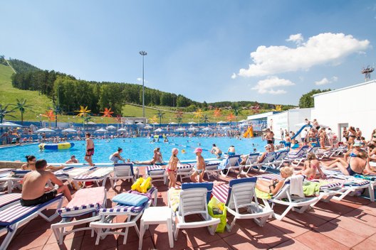 Топ-16 летних открытых бассейнов и аквапарк в Красноярске в 2023 году: цены и подробности