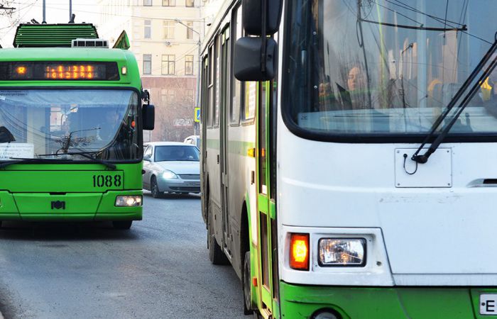 Транспорт екатеринбург реальное время. Транспорт стоящий. Транспорт 32. Транспорт Еаз. Екатеринбург транспортом 016.