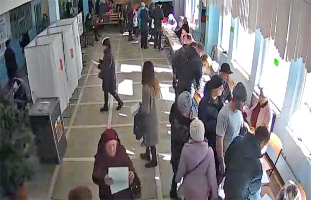 Полдень на избирательных участках. Очереди на выборы в полдень Владивосток.