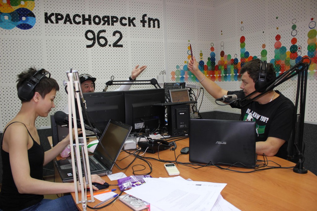 Радио мир новости сегодня. Радио 96.2 Красноярск. Радиостанции Красноярска. Радио Красноярск ФМ. Местные радиостанции.