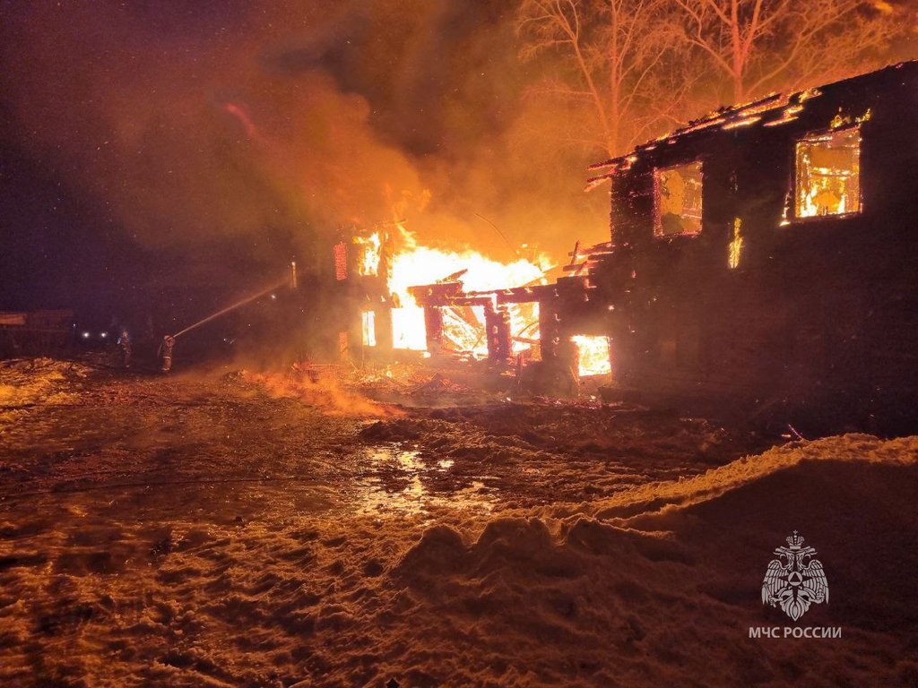 Крупный пожар в поселке Кача под Красноярском тушили с поезда —  Происшествия : REDOMM.RU