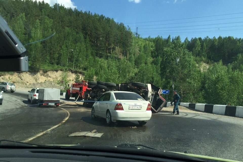 происшествия на дорогах красноярска. авария на трассе дивногорск. авария на трассе красноярск. авария в красноярске вчера на трассе. авария трасса красноярск ачинск.