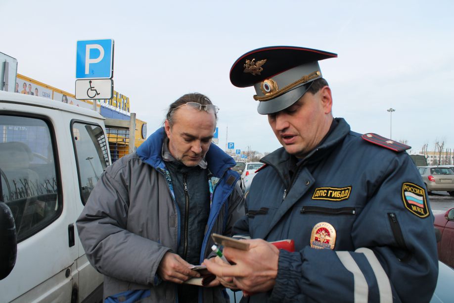 Красноярский водитель. ГИБДД большой Улуй инспекторы. Пархоменко Алексей Владимирович ГИБДД большой Улуй. Работа в Красноярске водителем.