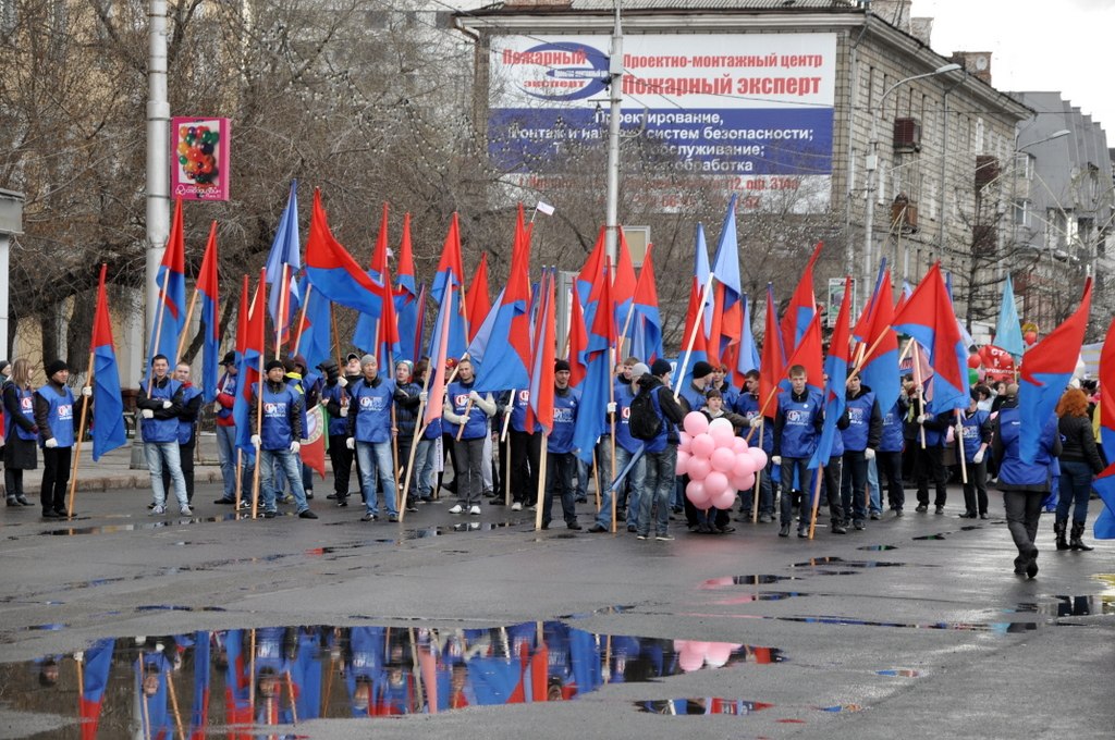 Дом культуры 1 мая. 1 мая солидарность трудящихся. Митинг на 1 мая в красноярске. 1 май в красноярске. 1 май в красноярске.