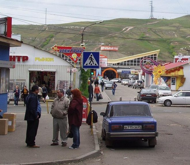 Рынки г красноярска. Центральный рынок Красноярск. Центральный Колхозный рынок Красноярск. Рынок в центре Красноярск. Рынок Раздан.