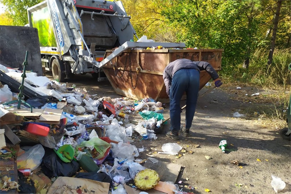 Оплата тко красноярск. Мусорная мульда. Свалки Академгородок. Мульды помойка. ТКО Красноярск.