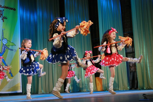 Костюм бабки ежки для детей на конкурс танца. Танцевальные конкурсы красноярск. Конкурс танцев. Танцевальные группы красноярска. Танец стихий.